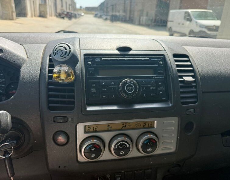 NISSAN NAVARA D40